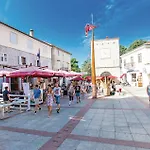 بيت للعطل Gorgeous In Pinezići