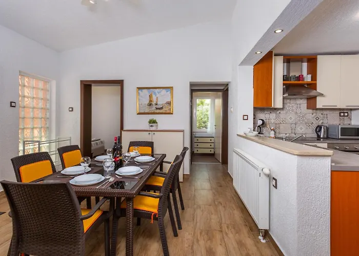 5 Bedroom In *