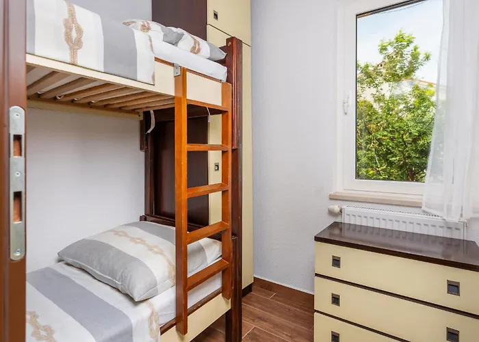 5 Bedroom In Casa vacanze Pinezići