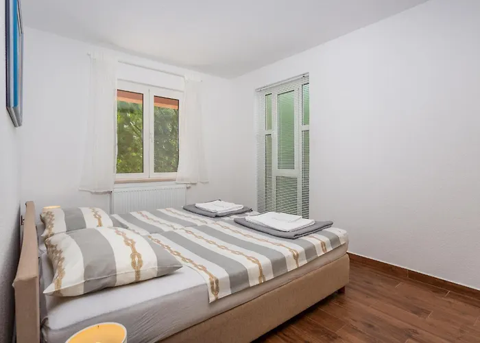 5 Bedroom In