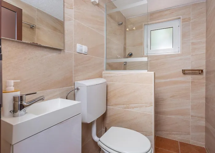 5 Bedroom In