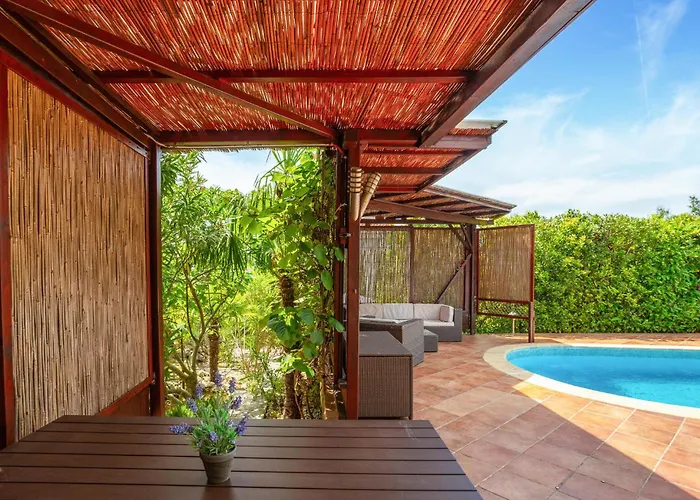 5 Bedroom In Casa vacanze Pinezići