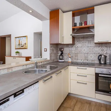 5 Bedroom In בית נופש *