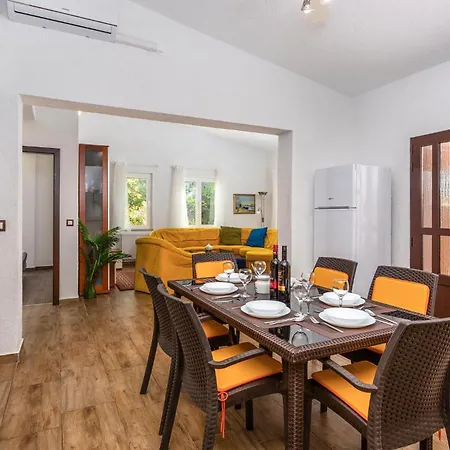 בית נופש 5 Bedroom In